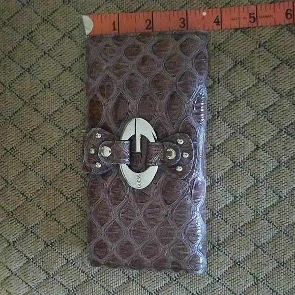 ❣5 for $25 Sale❣Vintage Guess Faux Leather Snakeskin Clutch Wallet - Picture 5 of 9